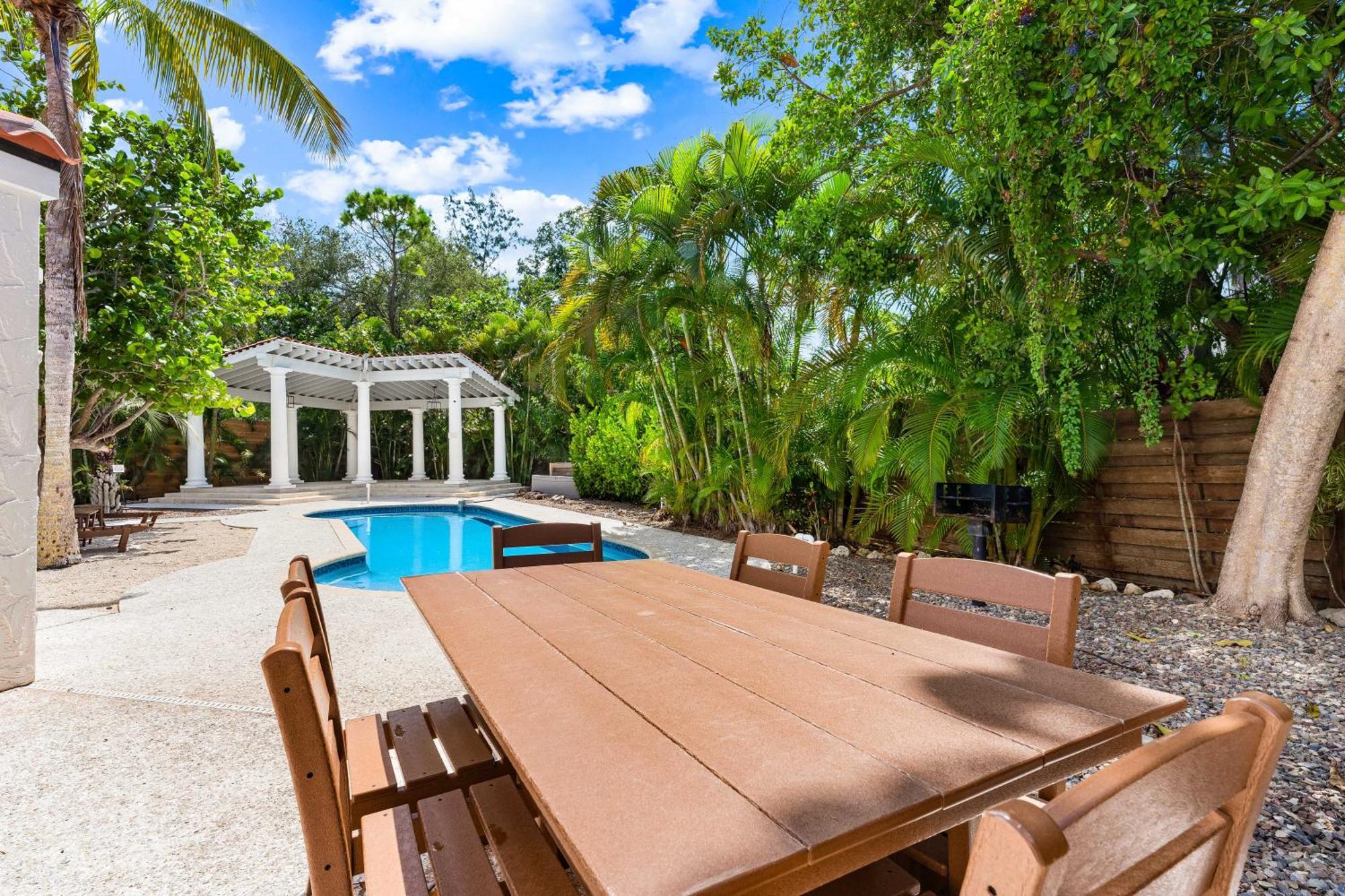 סייסטה קי Crescent Beach Villas מראה חיצוני תמונה