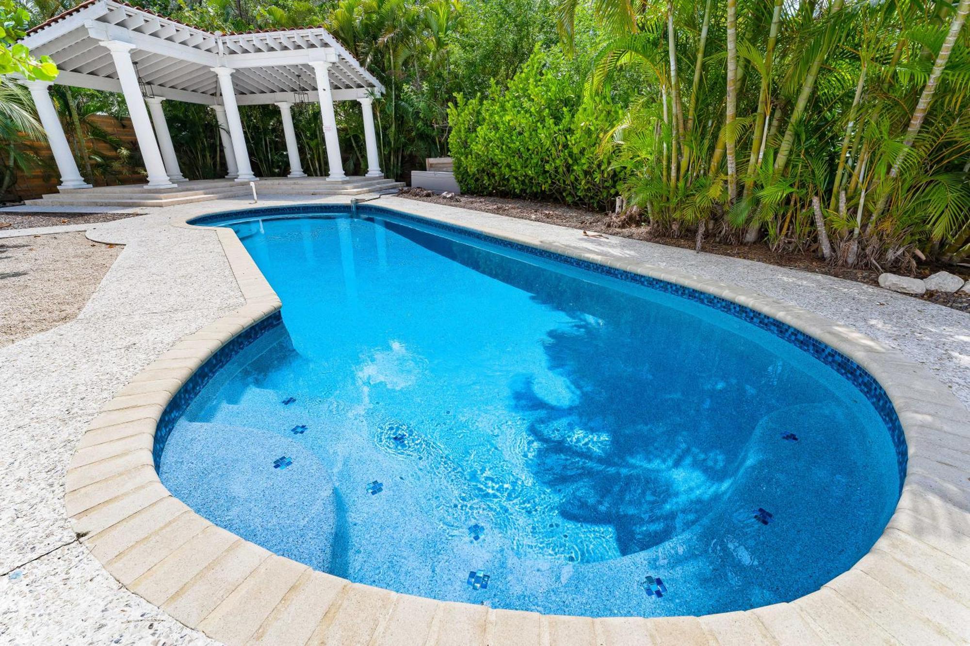 סייסטה קי Crescent Beach Villas מראה חיצוני תמונה