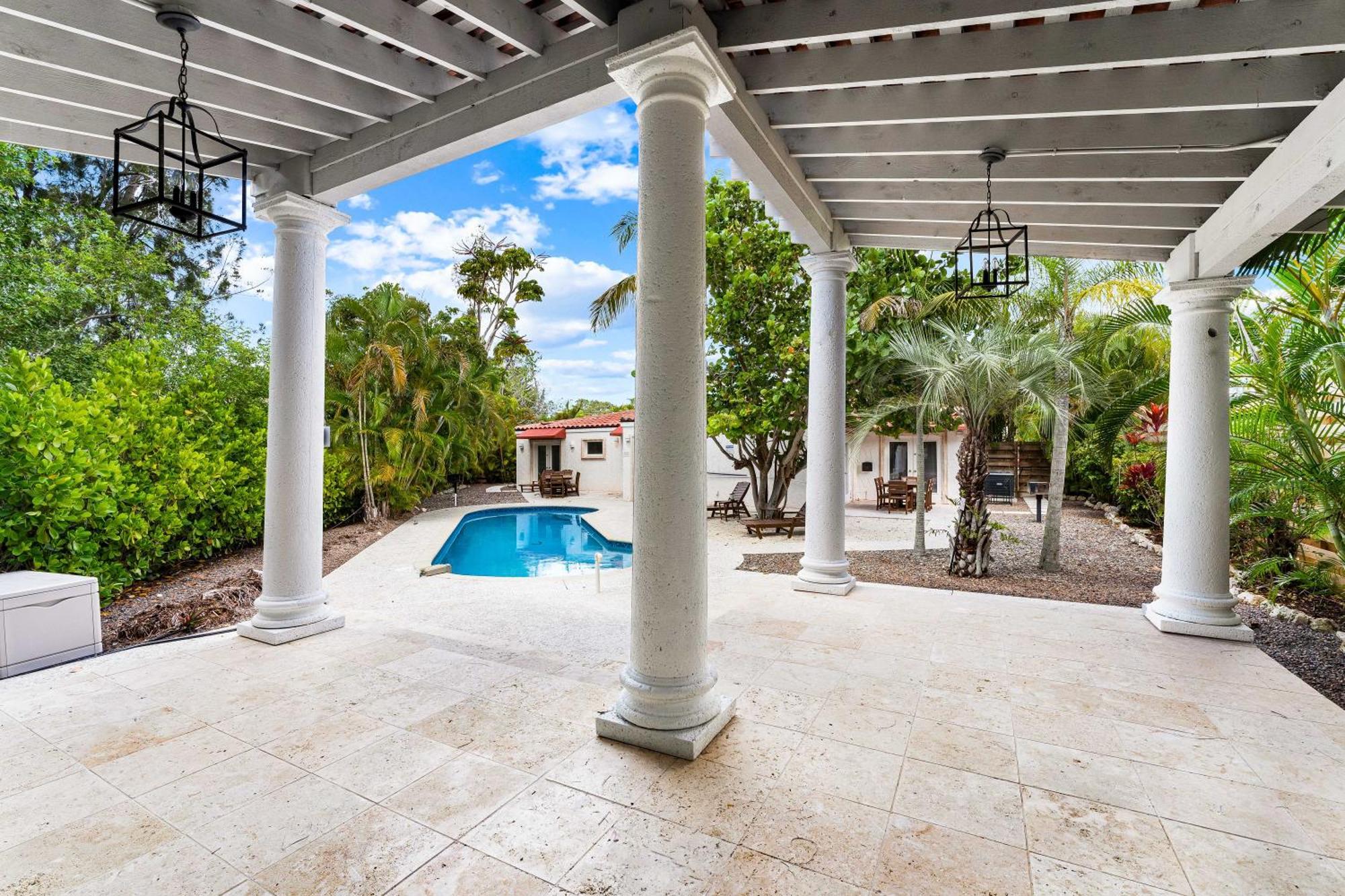 סייסטה קי Crescent Beach Villas מראה חיצוני תמונה