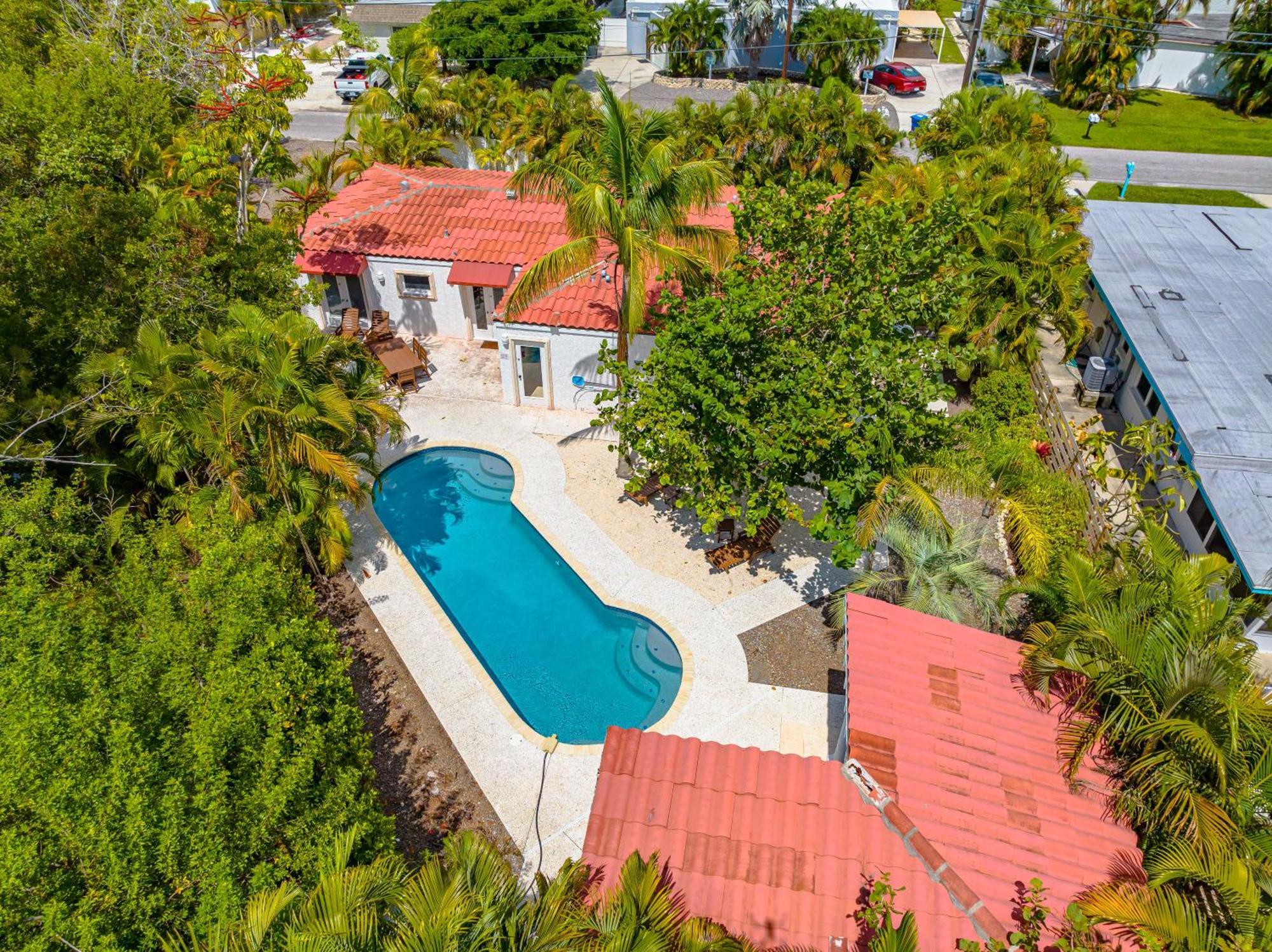 סייסטה קי Crescent Beach Villas מראה חיצוני תמונה