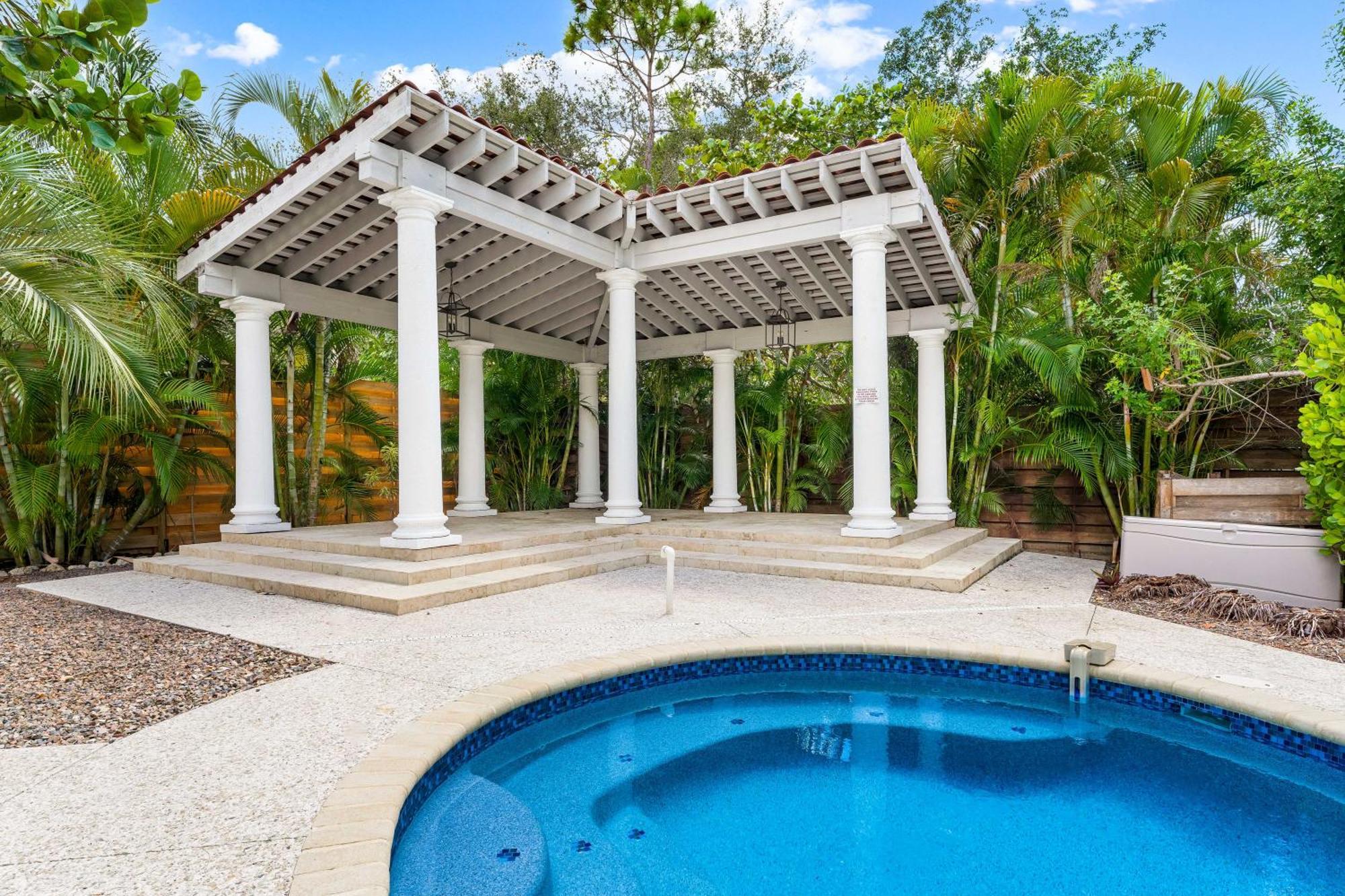 סייסטה קי Crescent Beach Villas מראה חיצוני תמונה